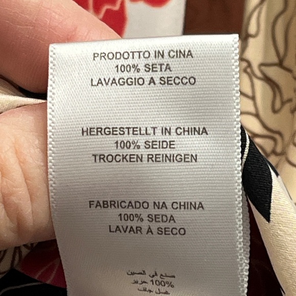 Equipment (S) 100% silk blouse, rose floral pattern. - Picture 3 of 14